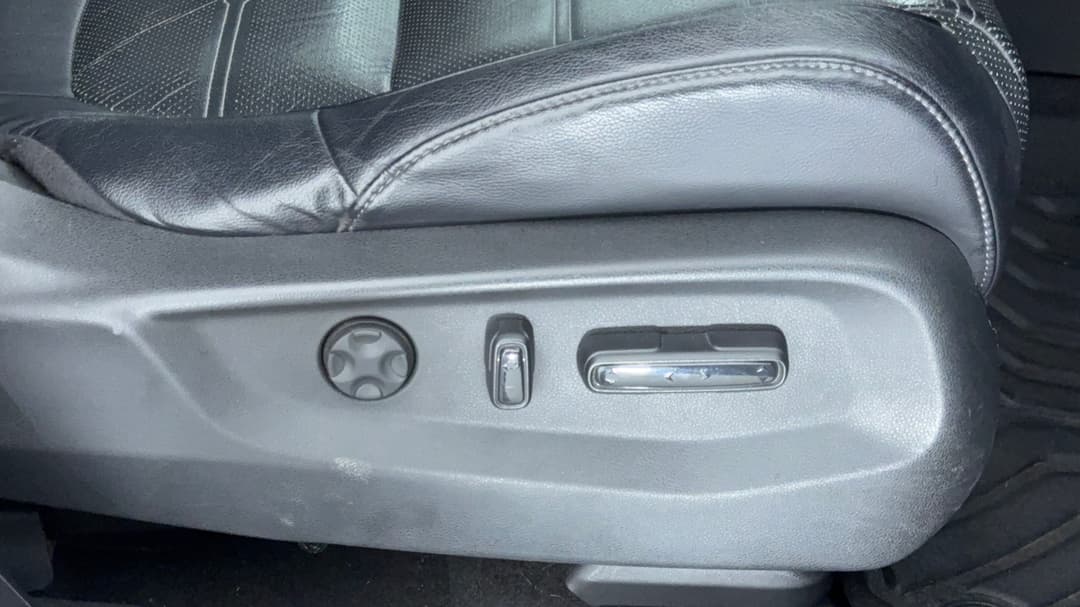 2018 Honda CR-V Vti-lx (AWD), Automatic, 132527 km, Drivers Side Adjustment Panel