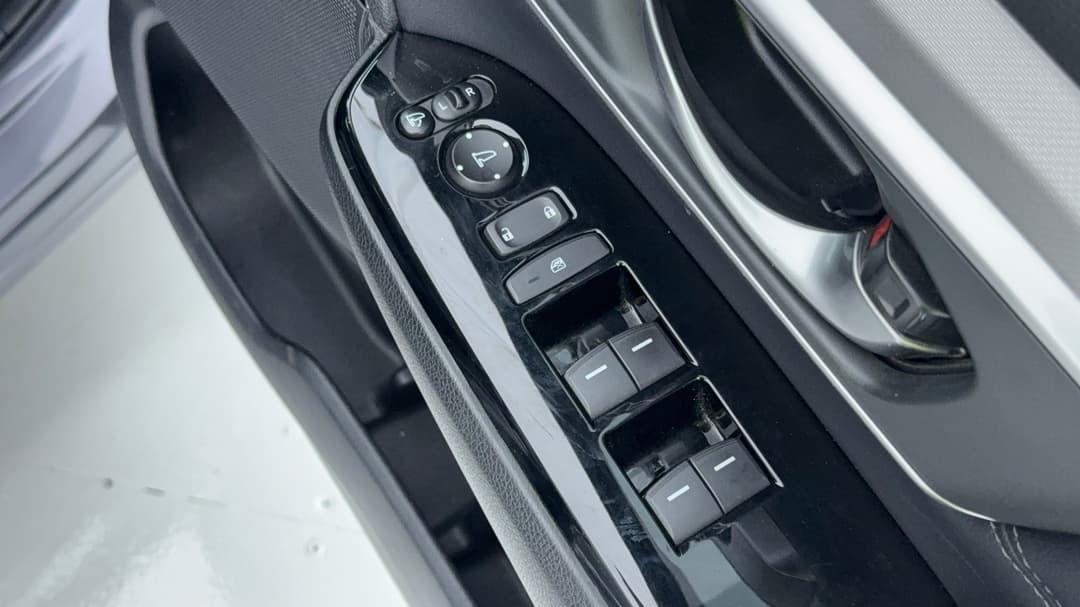 2018 Honda CR-V Vti-lx (AWD), Automatic, 132527 km, Drivers Side Door Panel Controls
