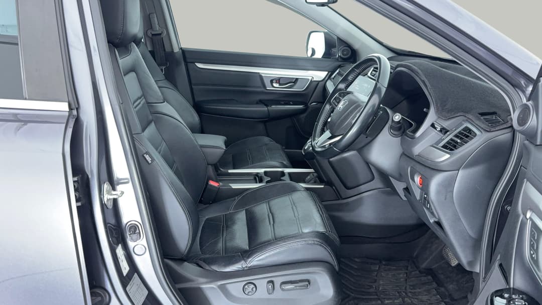 2018 Honda CR-V Vti-lx (AWD), Automatic, 132527 km, Right Side Front Door Cabin View