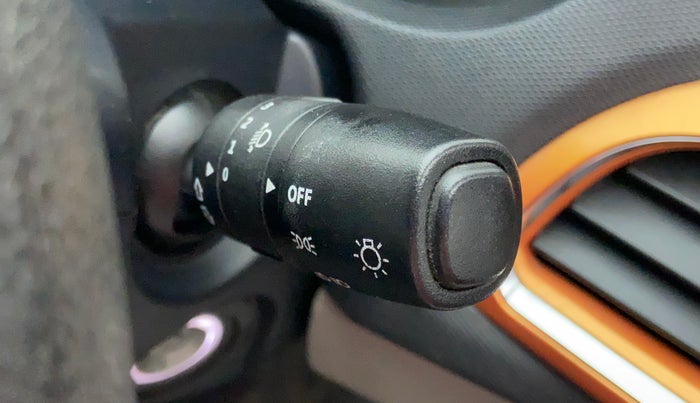 2017 Tata Tiago XZ PETROL, Petrol, Manual, 61,590 km, Combination switch - Turn Indicator not functional