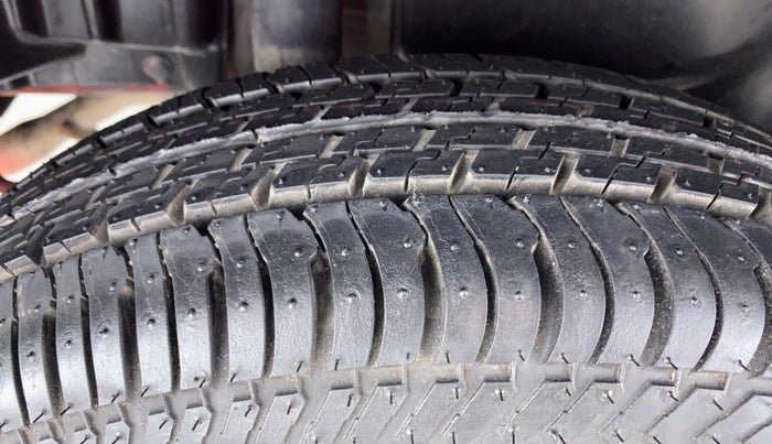 2014 Maruti Swift VXI D, Petrol, Manual, 31,335 km, Right Rear Tyre Tread