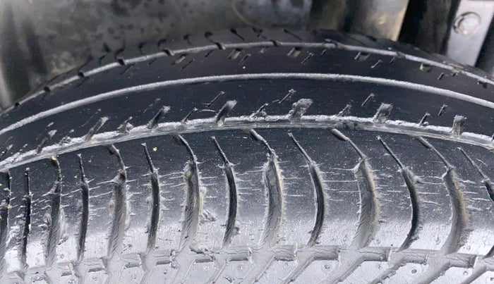 2014 Maruti Swift VXI D, Petrol, Manual, 31,335 km, Left Rear Tyre Tread