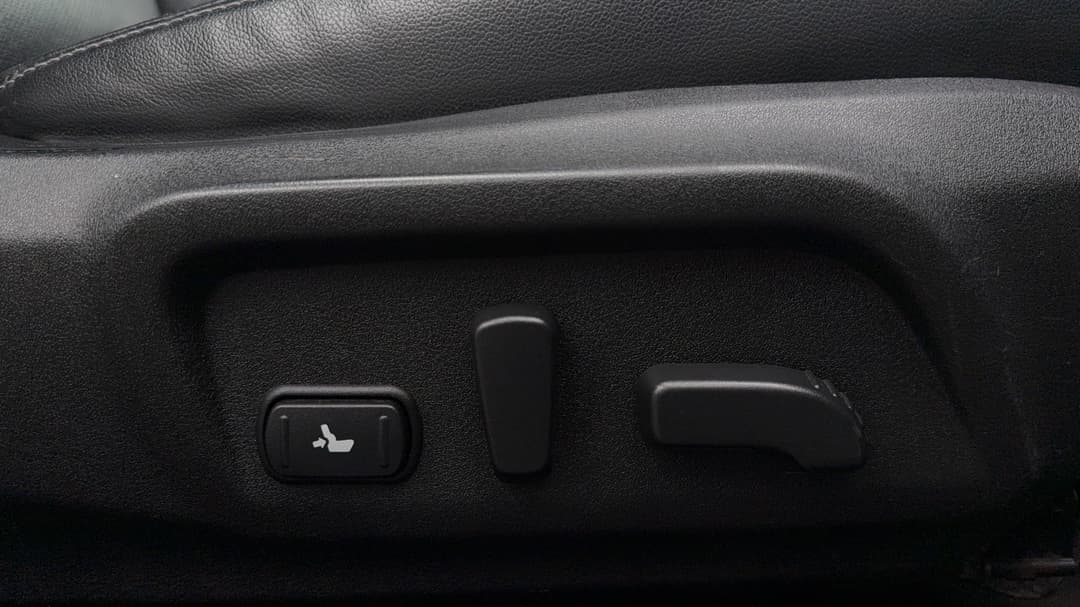 2017 Subaru Outback 2.5i Premium AWD, Automatic, 91715 km, Drivers Side Adjustment Panel