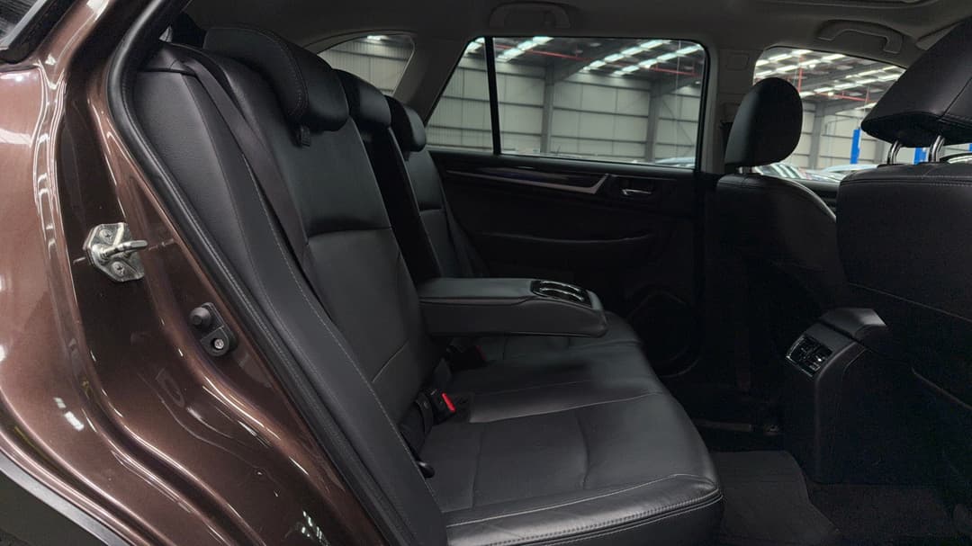 2017 Subaru Outback 2.5i Premium AWD, Automatic, 91715 km, Right Side Rear Door Cabin View