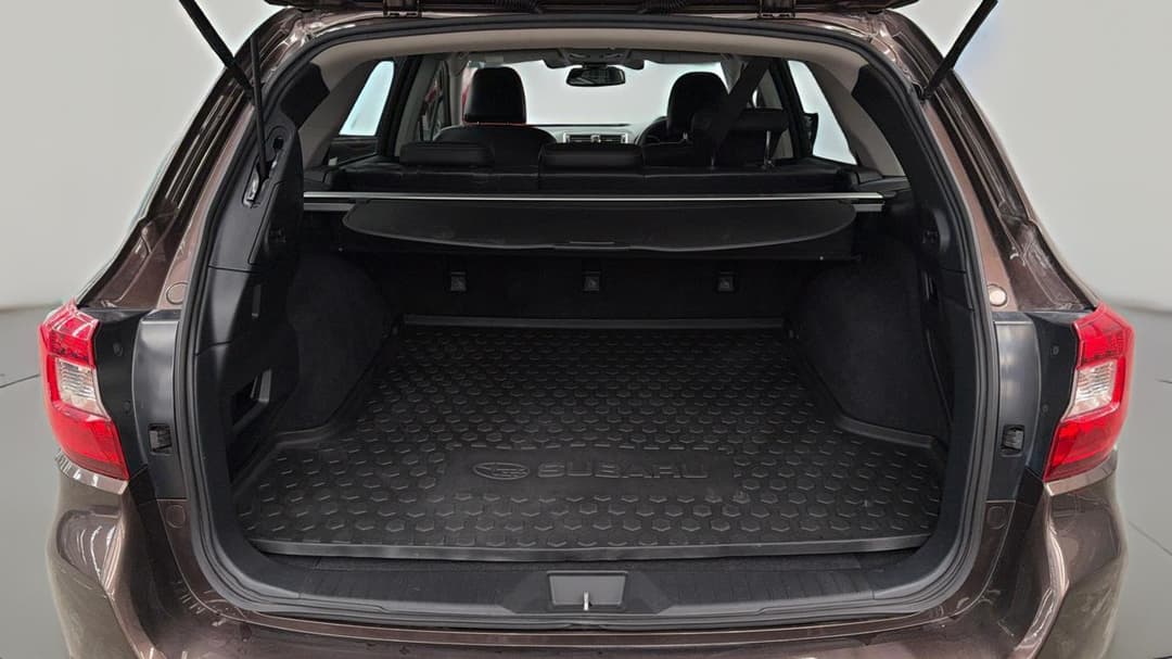2017 Subaru Outback 2.5i Premium AWD, Automatic, 91715 km, Boot Inside View