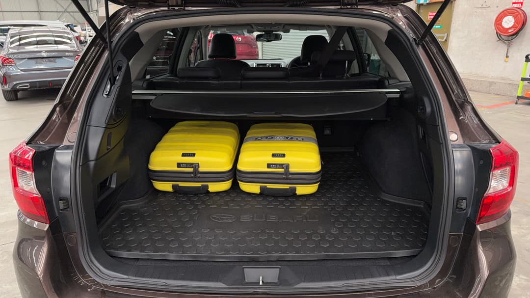 2017 Subaru Outback 2.5i Premium AWD, Automatic, 91715 km, Boot Inside View with Luggage