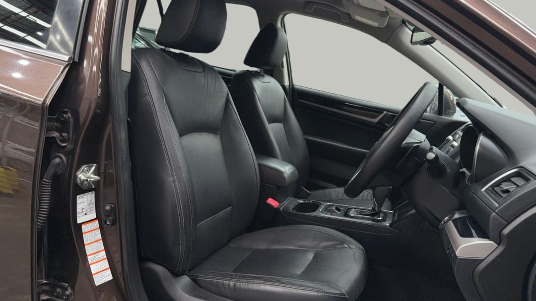 2017 Subaru Outback 2.5i Premium AWD, Automatic, 91715 km, Right Side Front Door Cabin View