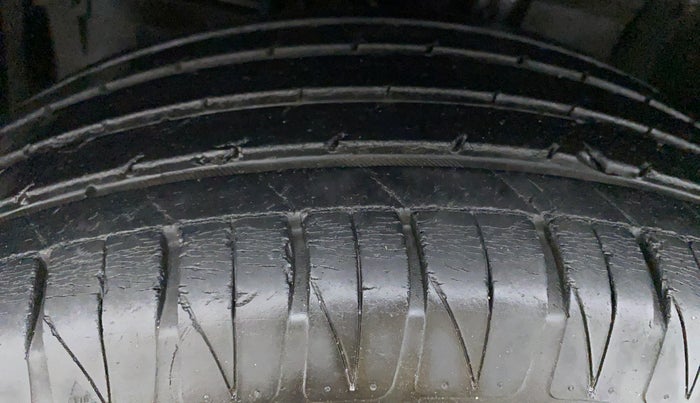 2016 Maruti Vitara Brezza ZDI PLUS DUAL TONE, Diesel, Manual, 39,842 km, Left Rear Tyre Tread