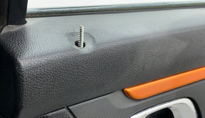2020 Renault Kwid 1.0 CLIMBER OPT, Petrol, Manual, 34,732 km, Lock system - Door lock knob has minor damage