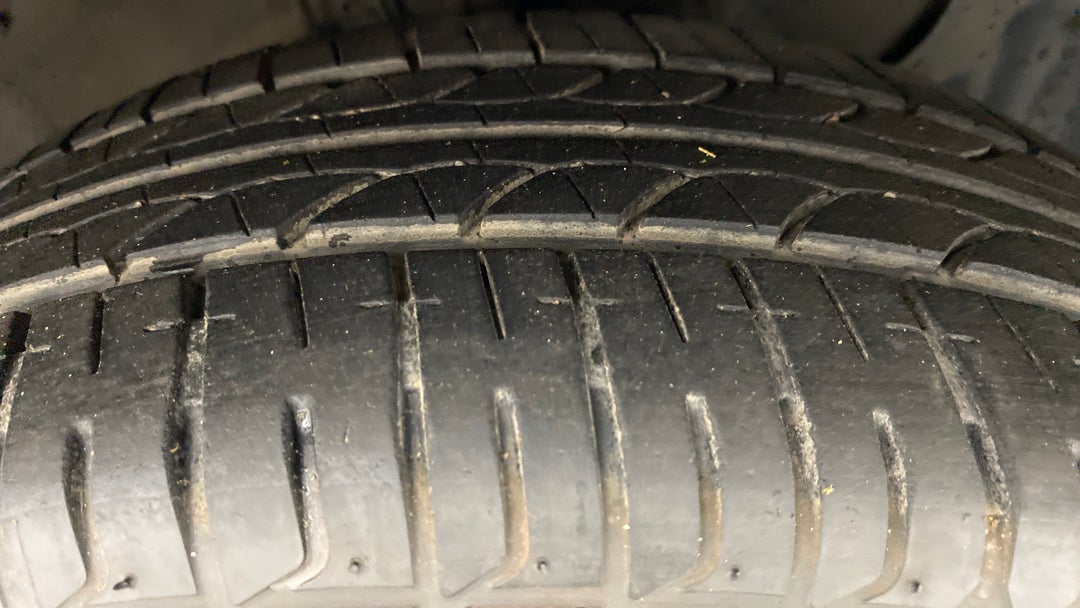 Right Front Tyre Tread