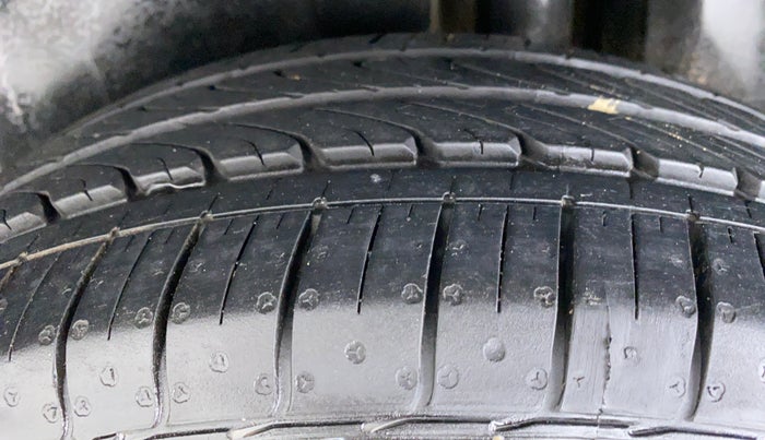 2015 Maruti Ciaz VXI PLUS, Petrol, Manual, 90,387 km, Left Rear Tyre Tread