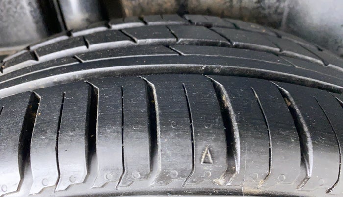 2015 Maruti Ciaz VXI PLUS, Petrol, Manual, 90,387 km, Right Rear Tyre Tread