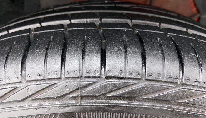 2019 Maruti Vitara Brezza ZDI PLUS DUAL TONE, Diesel, Manual, 41,091 km, Right Front Tyre Tread