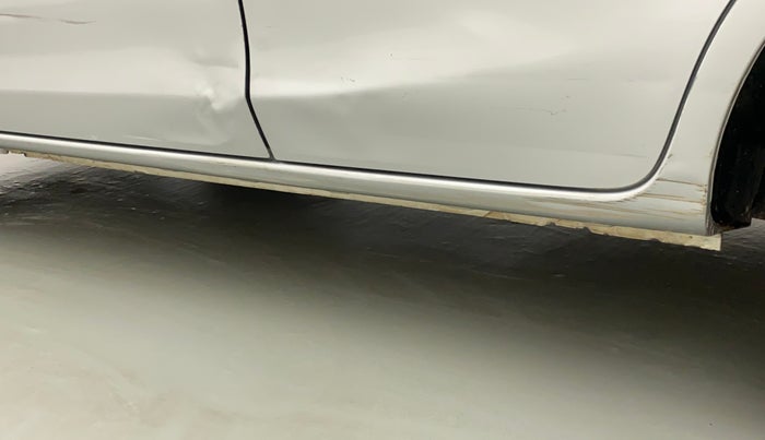 2014 Toyota Etios Liva G, CNG, Manual, 79,418 km, Left running board - Minor scratches
