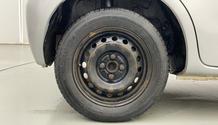 2014 Toyota Etios Liva G, CNG, Manual, 79,418 km, Right Rear Wheel
