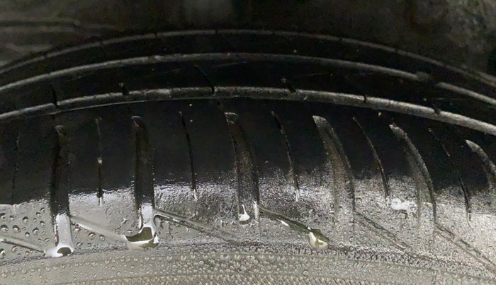 2014 Toyota Etios Liva G, CNG, Manual, 79,418 km, Right Rear Tyre Tread