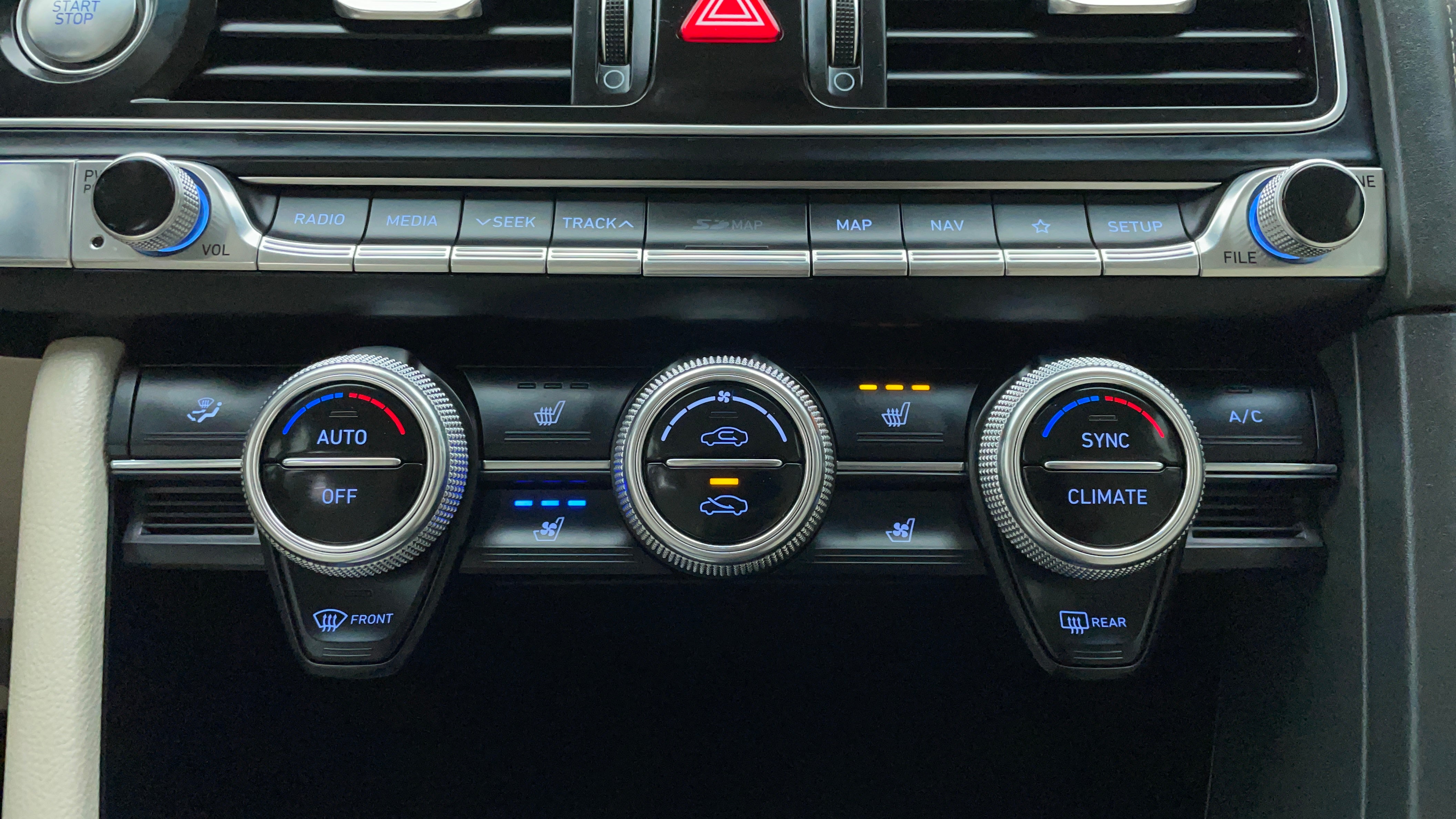 Genesis G70-Automatic Climate Control