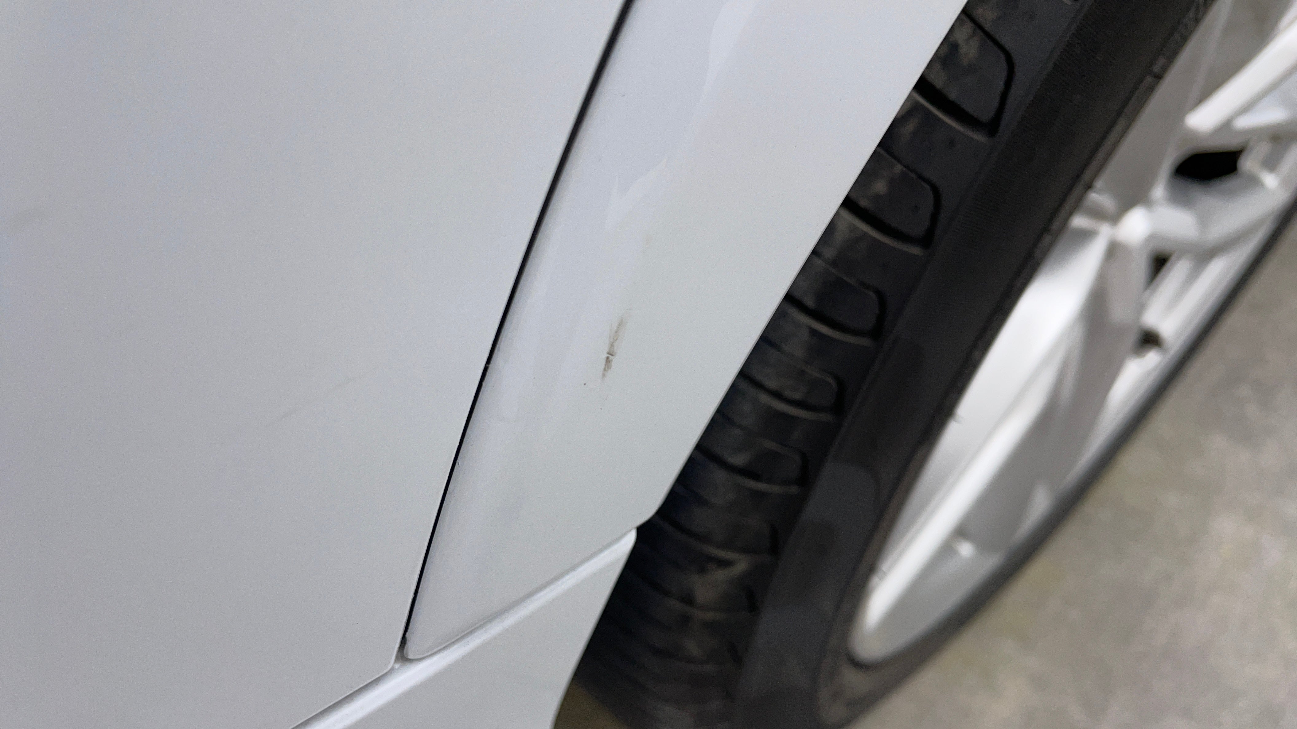 Audi Q7-Quarter Panel  RHS Quarter Panel  Minor Scratches