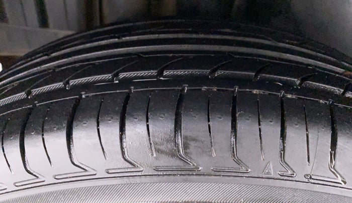 2015 Maruti Swift VDI ABS, Diesel, Manual, 89,147 km, Right Rear Tyre Tread
