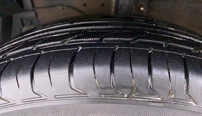 2015 Maruti Swift VDI ABS, Diesel, Manual, 89,147 km, Left Front Tyre Tread
