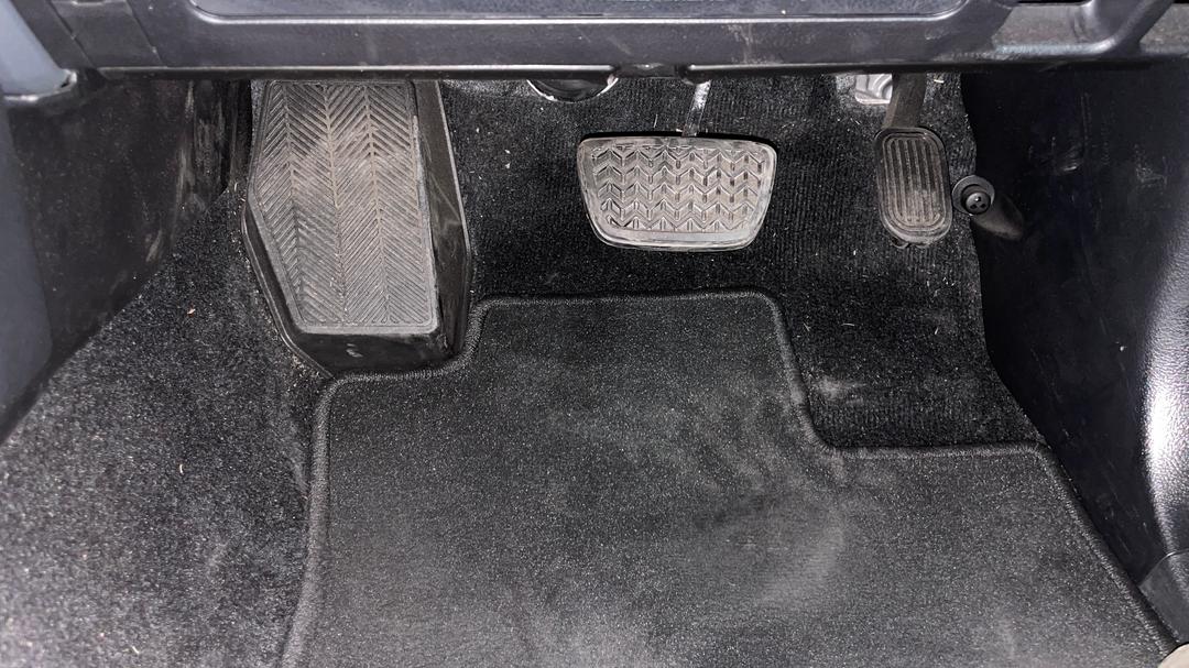 2022 Toyota Landcruiser Prado Vx, Automatic, 73714 km, Pedals and Footmat