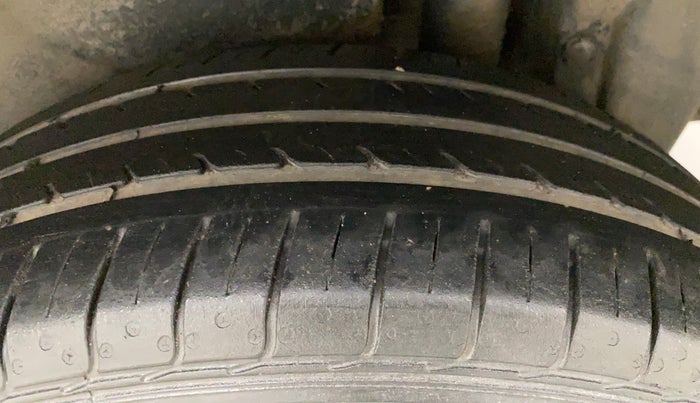 2014 Maruti Swift Dzire ZXI, Petrol, Manual, 1,22,178 km, Left Rear Tyre Tread