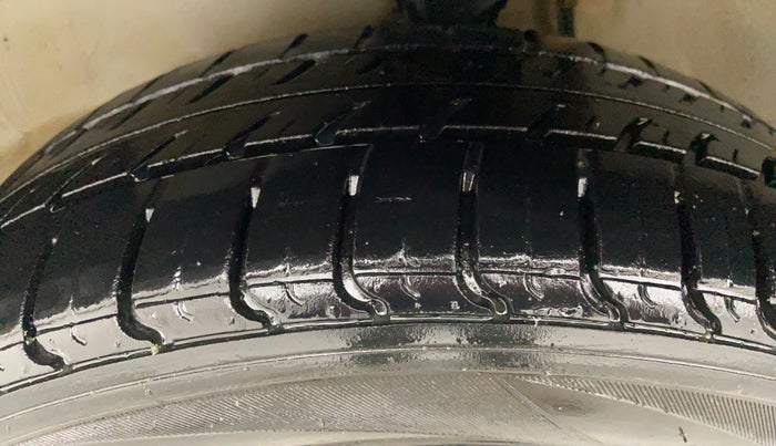 2016 Maruti Alto K10 VXI P, Petrol, Manual, 73,745 km, Left Front Tyre Tread