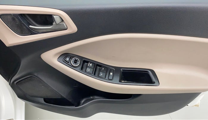 2016 Hyundai Elite i20 1.4 CRDI ASTA (O), Diesel, Manual, 1,53,107 km, Driver Side Door Panels Controls