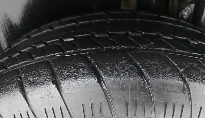2017 Maruti Swift ZXI D, Petrol, Manual, 33,891 km, Left Rear Tyre Tread