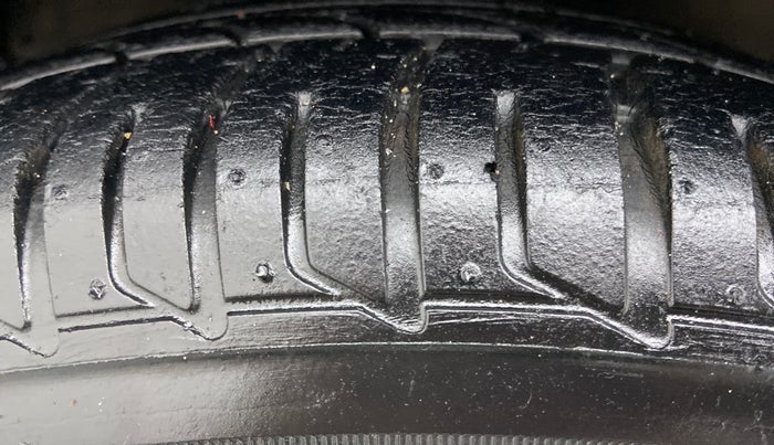 2011 Hyundai i20 SPORTZ 1.2 O, Petrol, Manual, 83,955 km, Left Front Tyre Tread