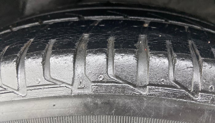 2011 Hyundai i20 SPORTZ 1.2 O, Petrol, Manual, 83,955 km, Left Rear Tyre Tread