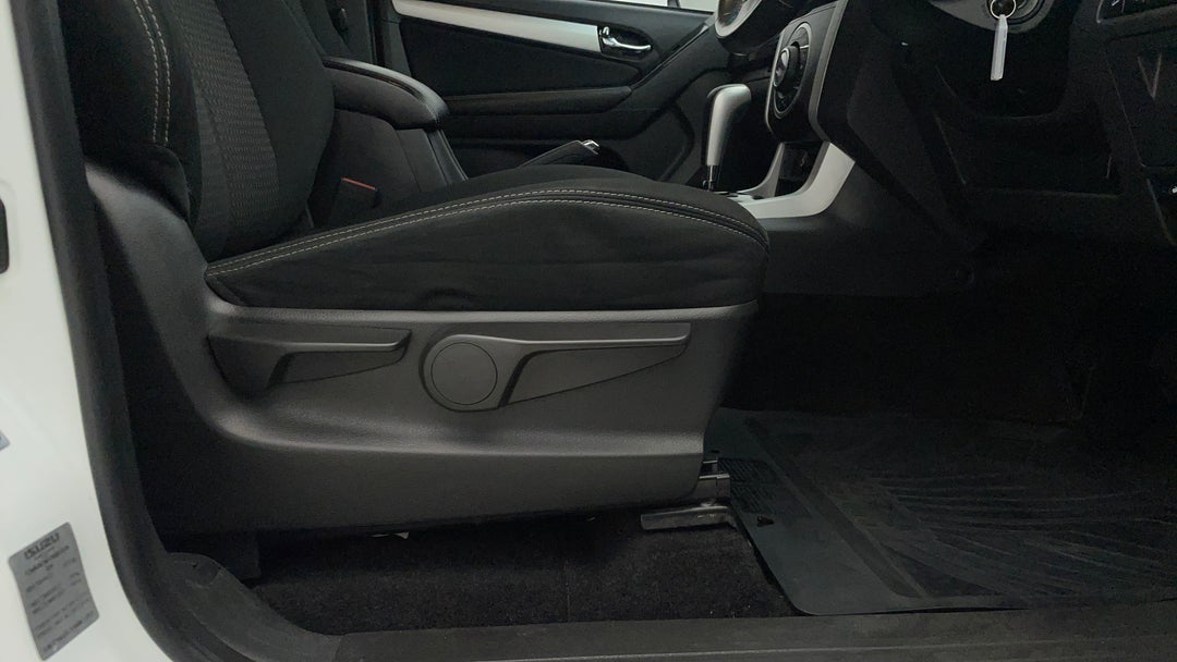 2017 Isuzu MU-X Ls-u (4x4), Automatic, 97294 km, Drivers Side Adjustment Panel