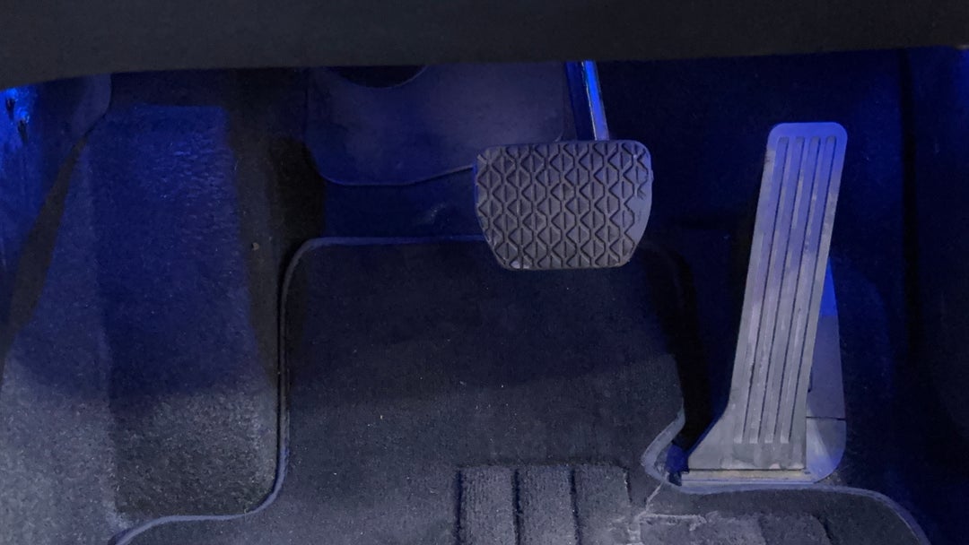 2016 Mazda 3 Sp25 Gt, Automatic, 126221 km, Pedals and Footmat