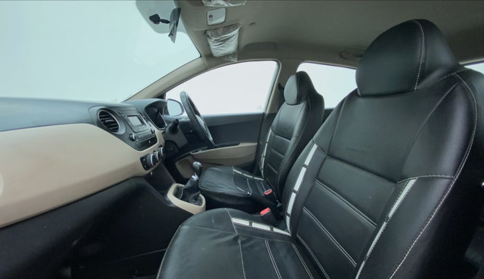 2016 Hyundai Grand i10 SPORTZ 1.2 KAPPA VTVT, CNG, Manual, 63,756 km, Right Side Front Door Cabin
