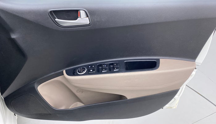 2016 Hyundai Grand i10 SPORTZ 1.2 KAPPA VTVT, CNG, Manual, 63,756 km, Driver Side Door Panels Control