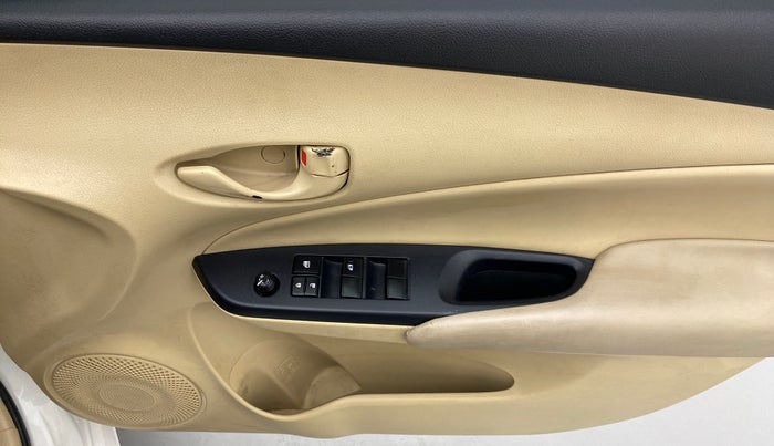 2018 Toyota YARIS J MT, Petrol, Manual, 19,785 km, Driver Side Door Panels Control