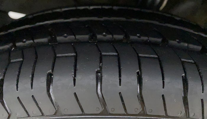 2018 Maruti Dzire VDI, Diesel, Manual, 33,421 km, Left Front Tyre Tread
