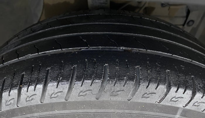 2018 Maruti Vitara Brezza ZDI, Diesel, Manual, 67,662 km, Right Front Tyre Tread