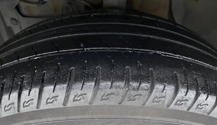 2018 Maruti Vitara Brezza ZDI, Diesel, Manual, 67,662 km, Left Front Tyre Tread
