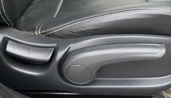 2015 Hyundai Elite i20 SPORTZ 1.2, Petrol, Manual, 70,095 km, Driver Side Adjustment Panel