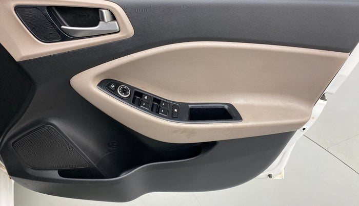 2015 Hyundai Elite i20 SPORTZ 1.2, Petrol, Manual, 70,095 km, Driver Side Door Panels Control