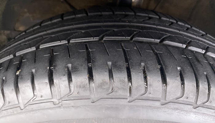 2017 Maruti Baleno ALPHA 1.2 K12, Petrol, Manual, 59,647 km, Left Front Tyre Tread