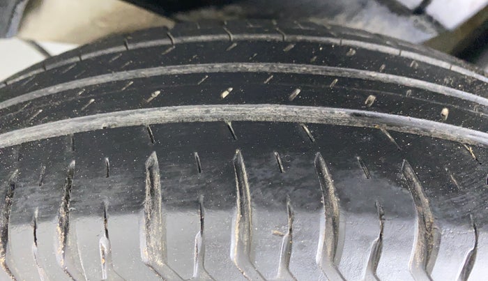 2017 Maruti Dzire VXI, Petrol, Manual, 30,955 km, Left Rear Tyre Tread