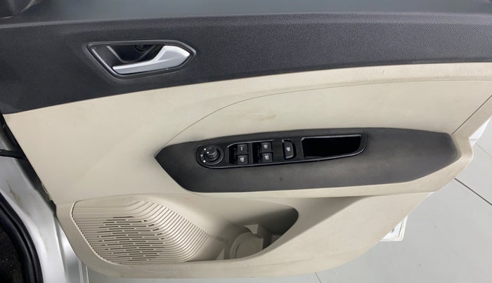 2019 Renault TRIBER 1.0 RXZ, Petrol, Manual, 26,248 km, Driver Side Door Panels Control