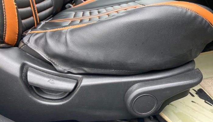 2014 Hyundai Xcent S (O) 1.2, Petrol, Manual, 43,480 km, Driver Side Adjustment Panel