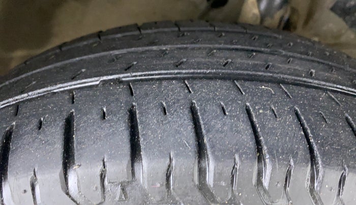 2019 Maruti XL6 ALPHA SHVS  MT, Petrol, Manual, 31,724 km, Right Front Tyre Tread