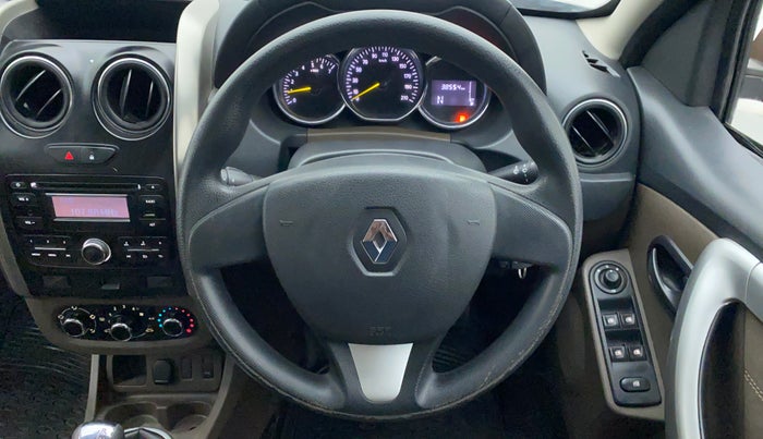 2016 Renault Duster RXL AMT 110 PS, Diesel, Automatic, 38,614 km, Steering Wheel Close Up