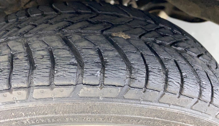2012 Hyundai Santro Xing GL PLUS, Petrol, Manual, 24,972 km, Left front tyre - Minor crack