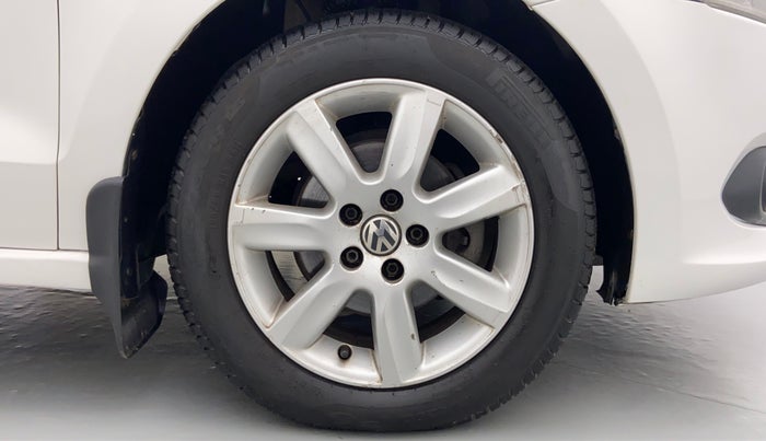 2011 Volkswagen Vento HIGHLINE DIESEL, Diesel, Manual, 1,76,467 km, Right Front Wheel