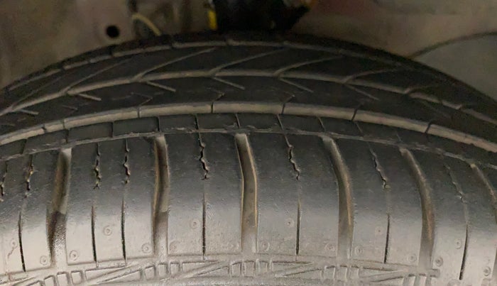 2013 Honda Amaze 1.5L I-DTEC VX, Diesel, Manual, 86,327 km, Right Front Tyre Tread